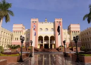 الدراسة في الجامعة البريطانية في مصر للطلاب الوافدين