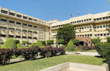معدل قبول الطب في جامعة القاهرة للوافدين