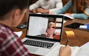 أفضل برامج دراسة ماجستير معتمد عن بعد